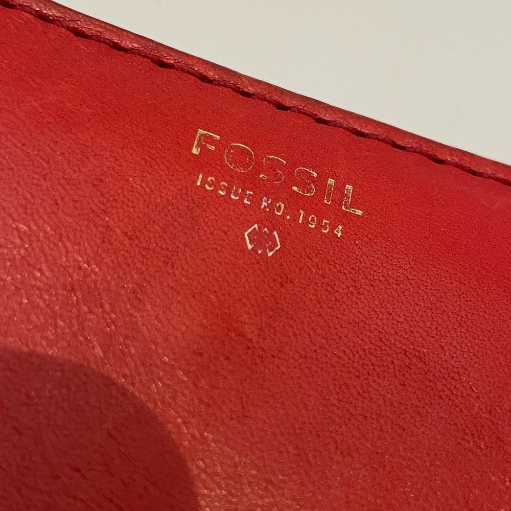 Red Compact Fossil Wallet - Picture 2 of 9